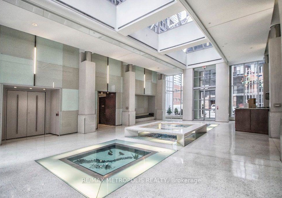 250-wellington-street-w-toronto-ontario-c12658574