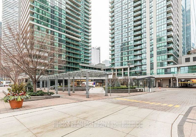 33-bay-street-toronto-ontario-c12658740