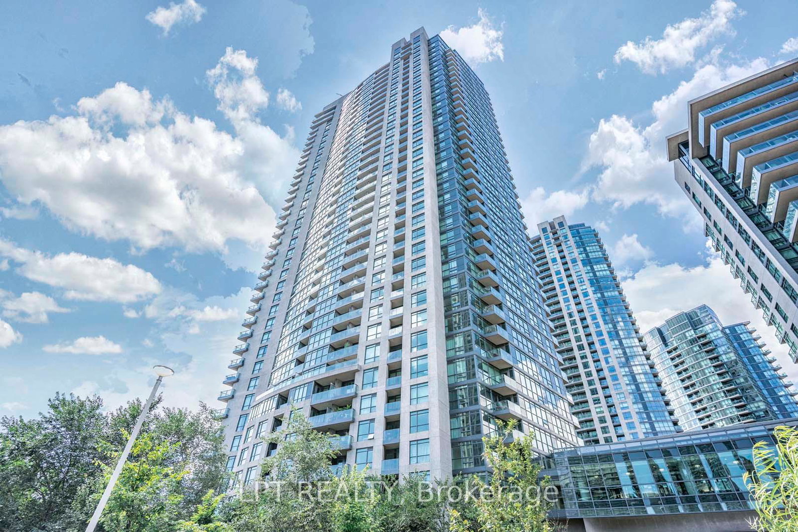 215-fort-york-boulevard-toronto-ontario-c12659172