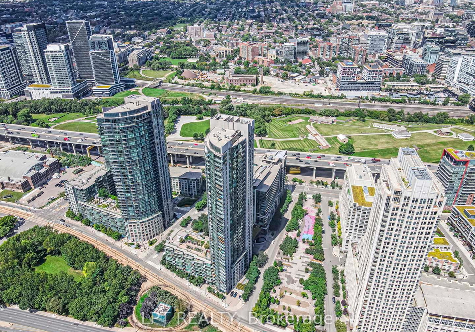 215-fort-york-boulevard-toronto-ontario-c12659172
