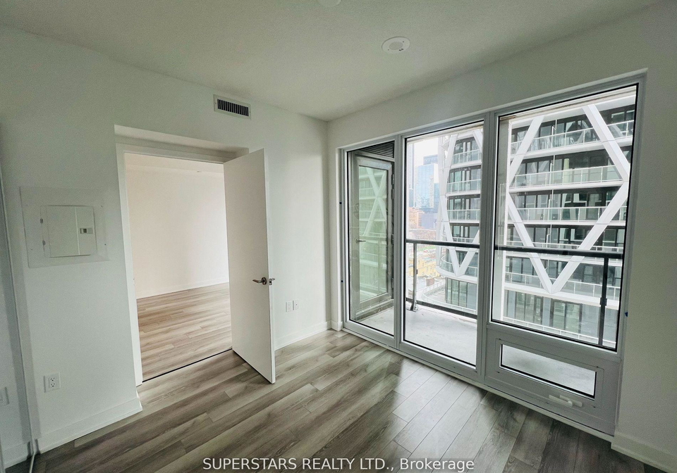238-simcoe-street-toronto-ontario-c12659438