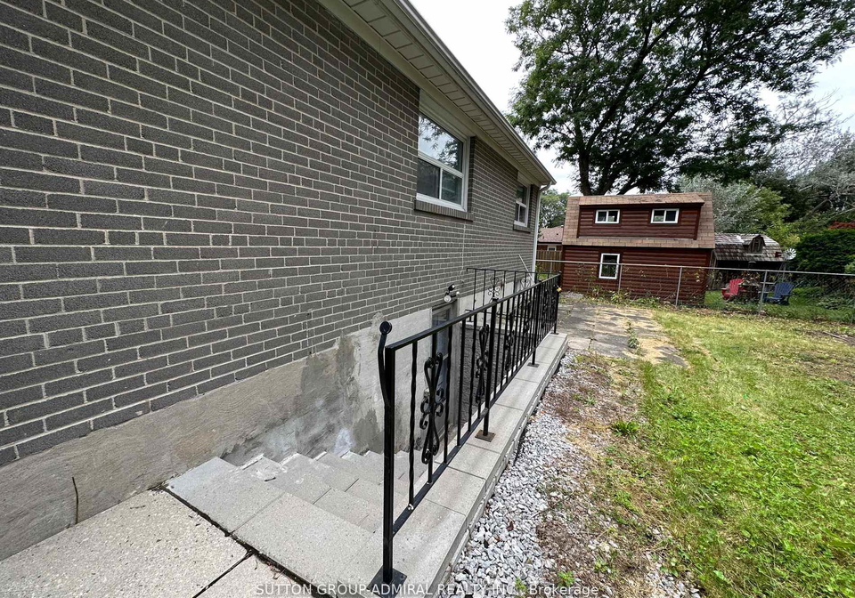 7-resolution-crescent-north-york-ontario-c12659706