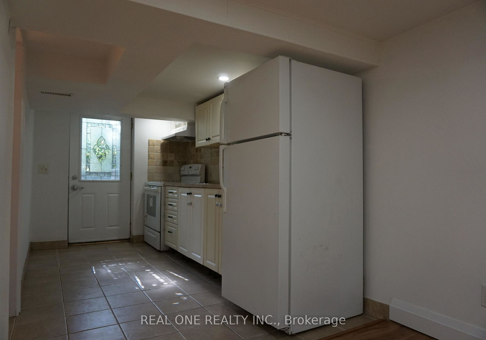 215-poyntz-avenue-toronto-ontario-c12660402