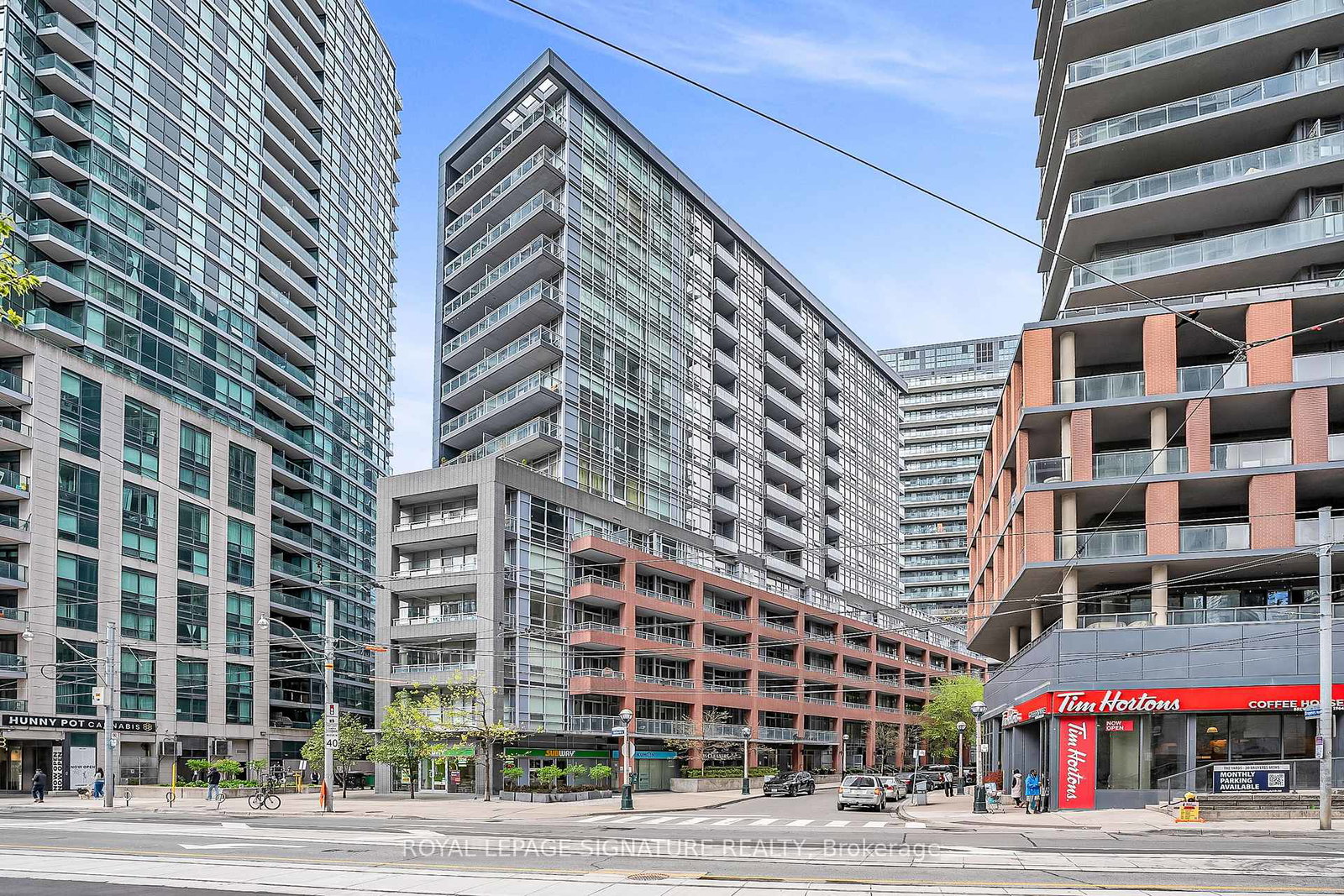 15-bruyeres-mews-toronto-ontario-c12660594