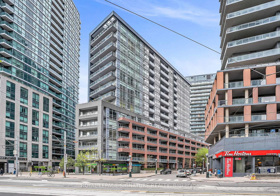 15-bruyeres-mews-toronto-ontario-c12660594