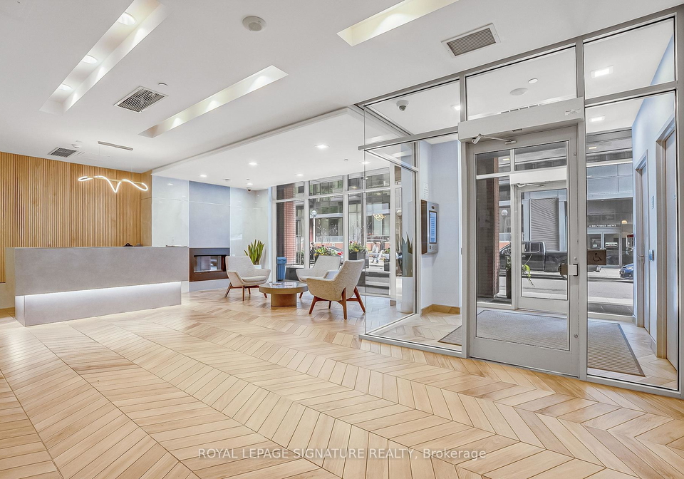15-bruyeres-mews-toronto-ontario-c12660594