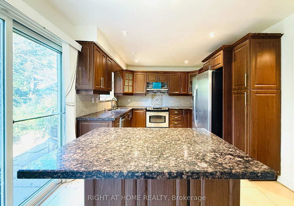 40-rockland-drive-north-york-ontario-c12660622