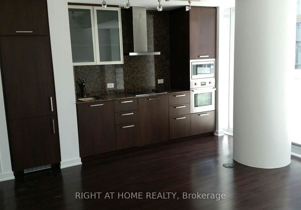 14-york-street-toronto-ontario-c12661102