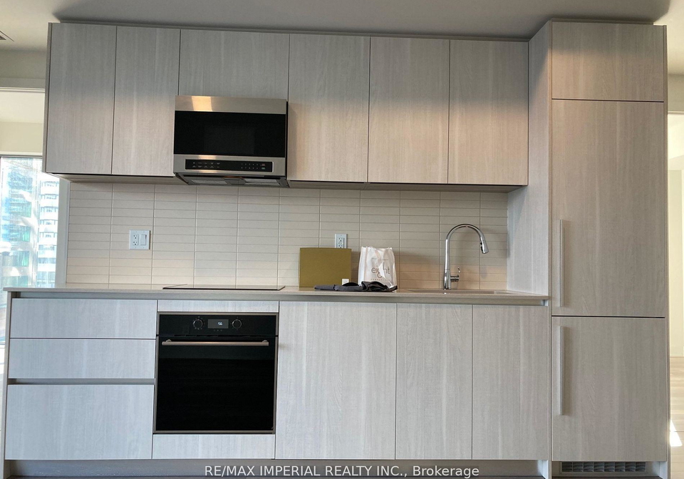 8-cumberland-street-toronto-ontario-c12661476