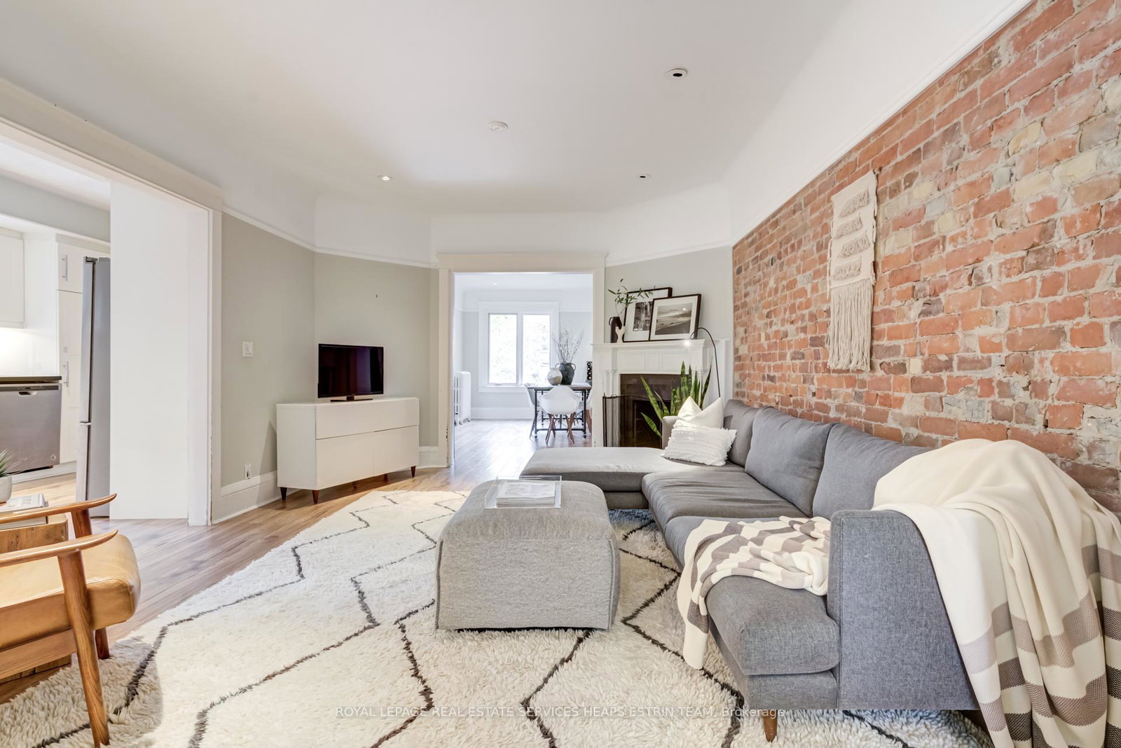 127-farnham-avenue-toronto-ontario-c12661568
