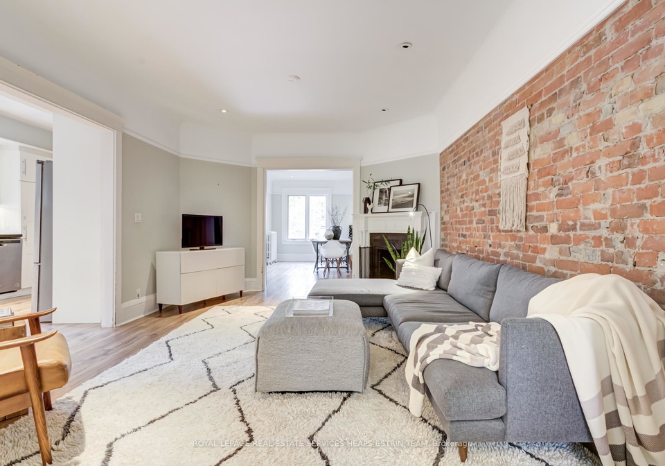 127-farnham-avenue-toronto-ontario-c12661568