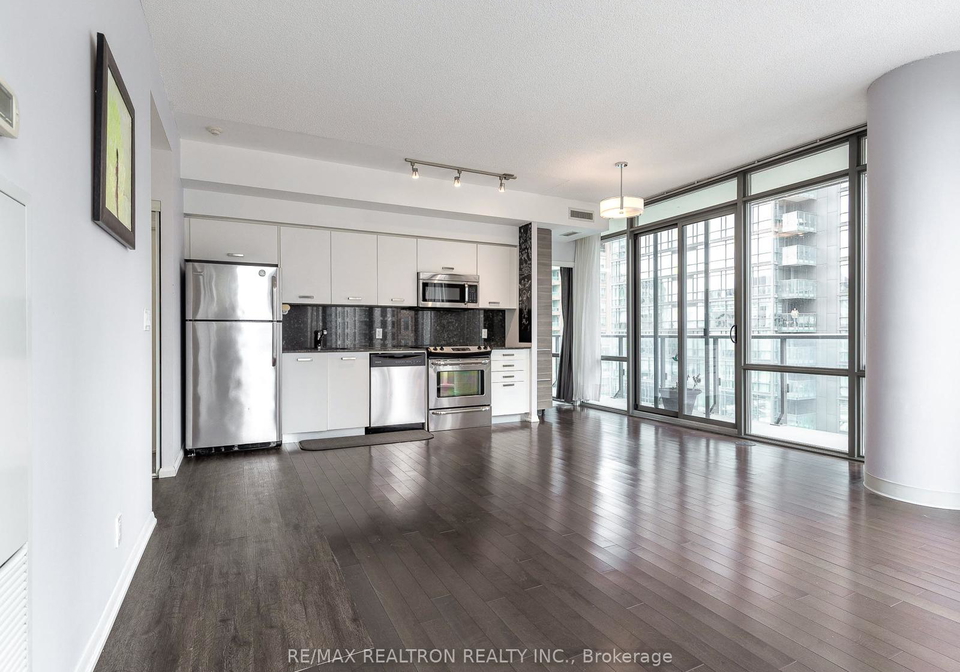 832-bay-street-toronto-ontario-c12663100