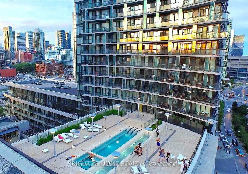 8-telegram-mews-toronto-ontario-c12663114