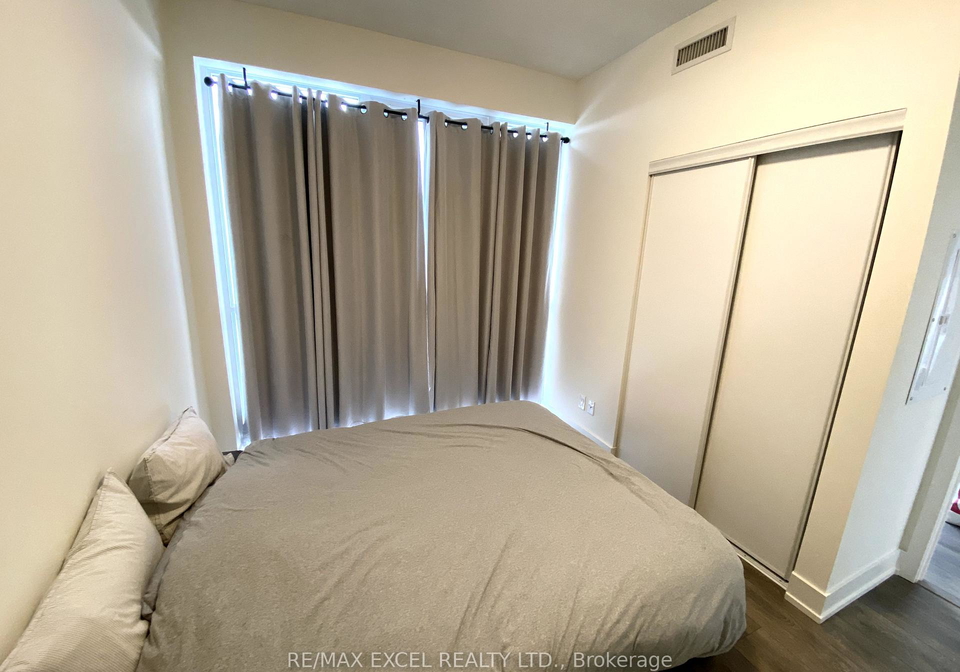 180-fairview-mall-drive-north-york-ontario-c12663524