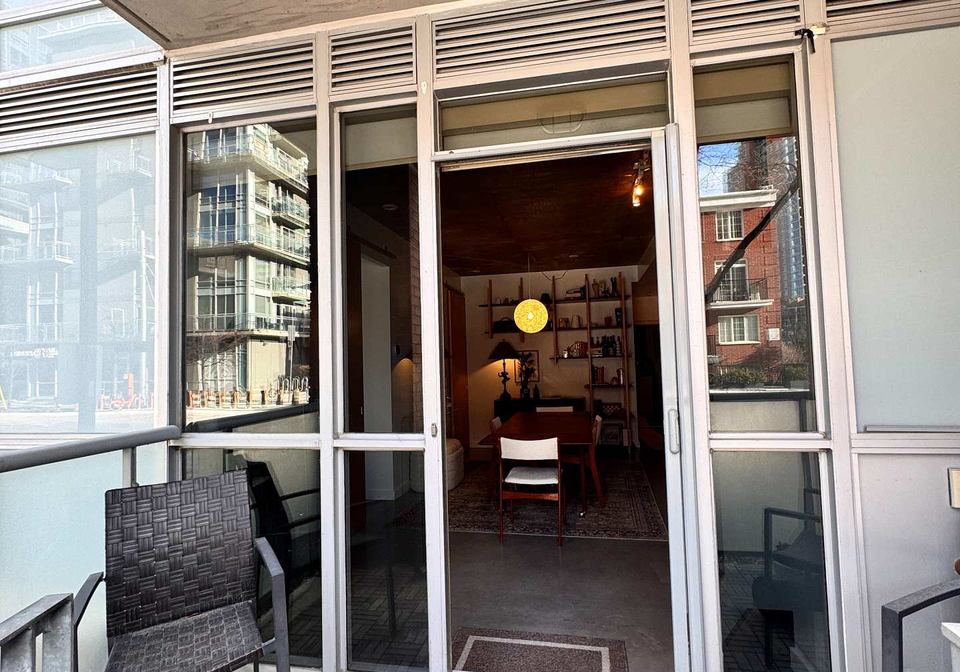 1-shaw-street-toronto-ontario-c12664078