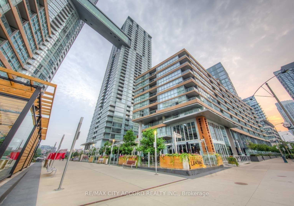 15-iceboat-terrace-toronto-ontario-c12664250