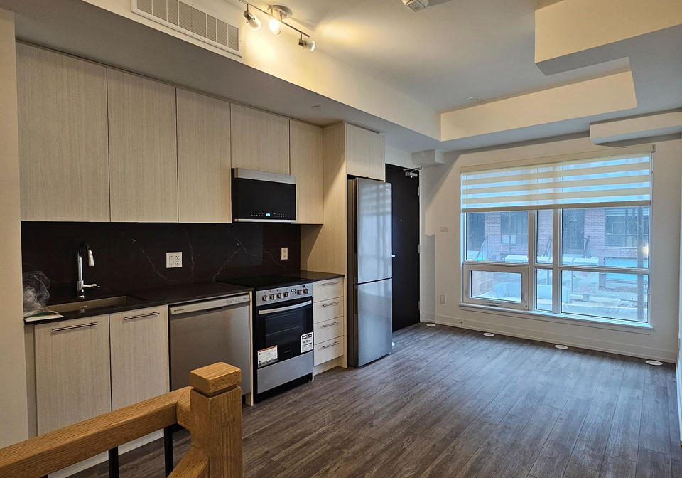 861-sheppard-avenue-w-toronto-ontario-c12664626