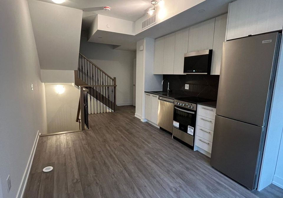 861-sheppard-avenue-w-toronto-ontario-c12664626