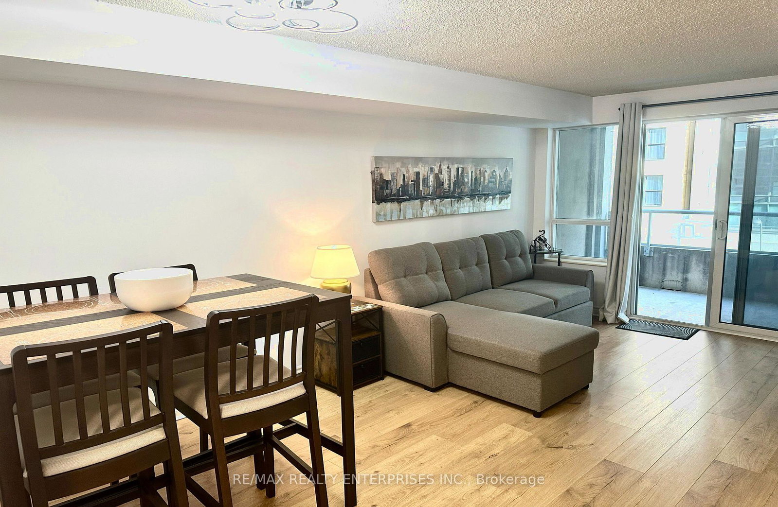 270-wellington-street-w-toronto-ontario-c12664792