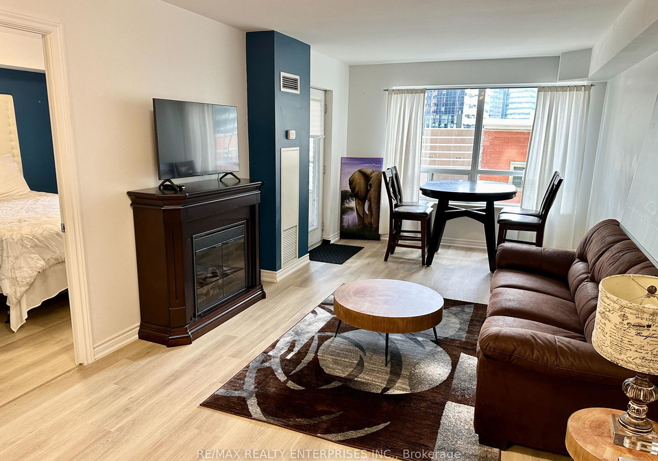250-w-wellington-street-w-toronto-ontario-c12664794
