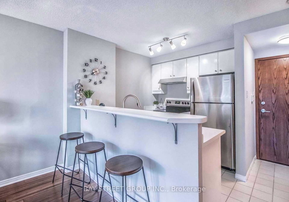 10-yonge-street-toronto-ontario-c12664854