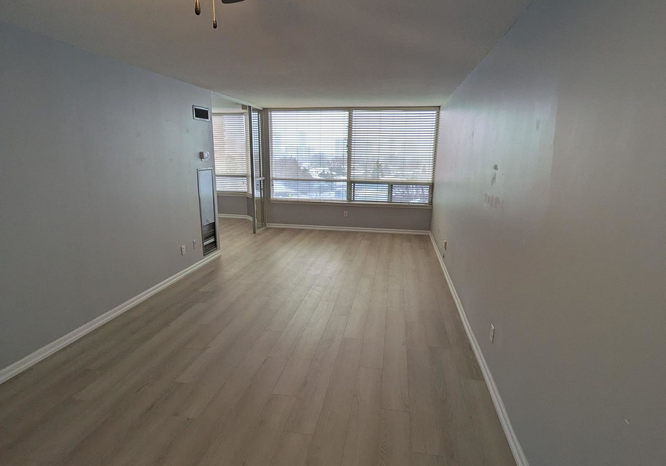 1121-steeles-avenue-w-toronto-ontario-c12665374