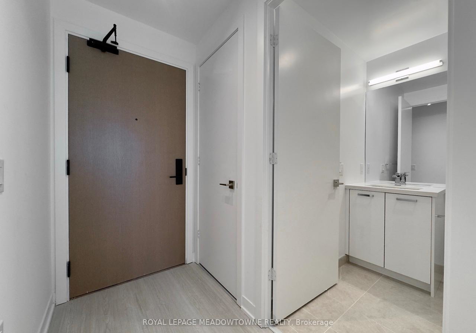 195-mccaul-street-toronto-ontario-c12665576