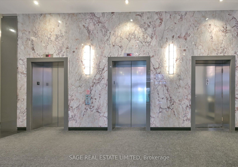 555-yonge-street-toronto-ontario-c12665606