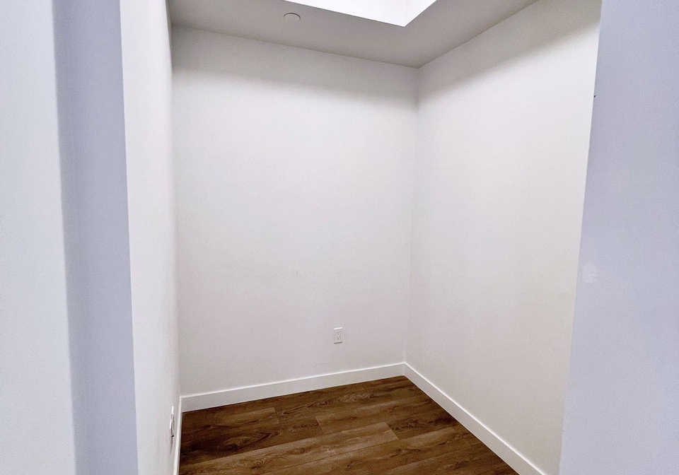 8-eglinton-avenue-e-toronto-ontario-c12665960