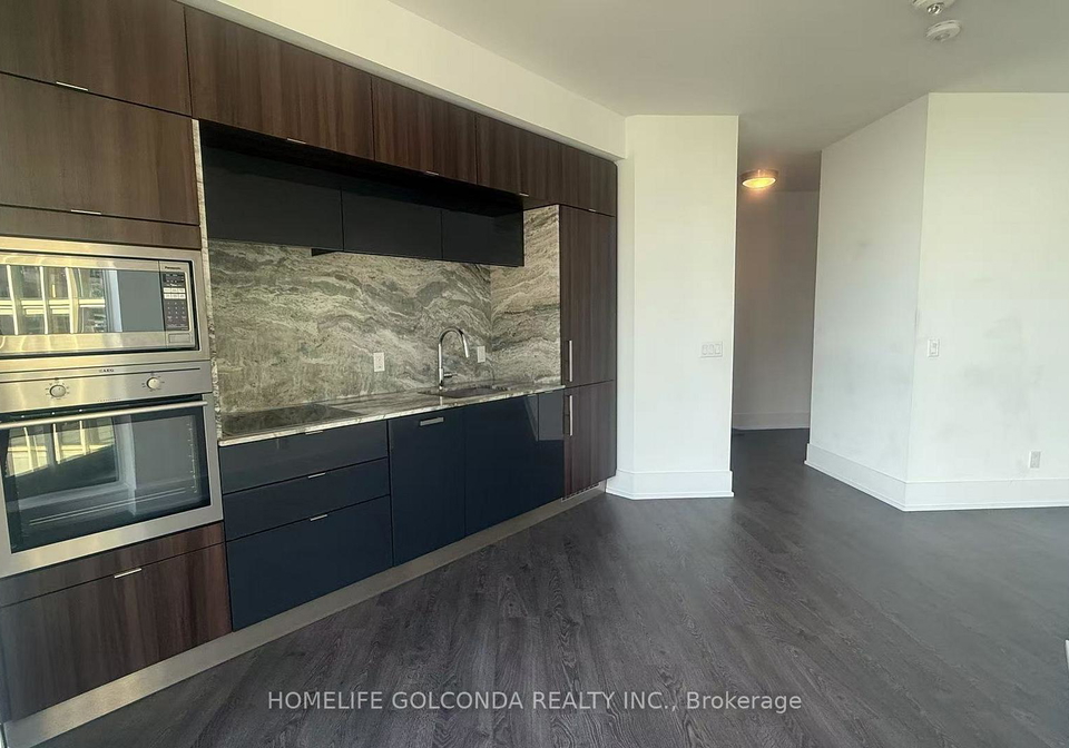 1-edgewater-drive-toronto-ontario-c12669366