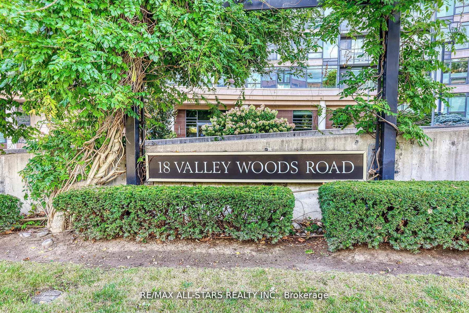 18-valley-woods-road-s-north-york-ontario-c12669992