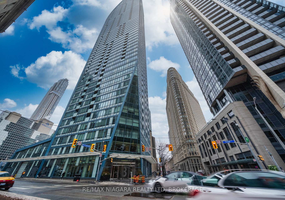 8-the-esplanade-street-toronto-ontario-c12670160
