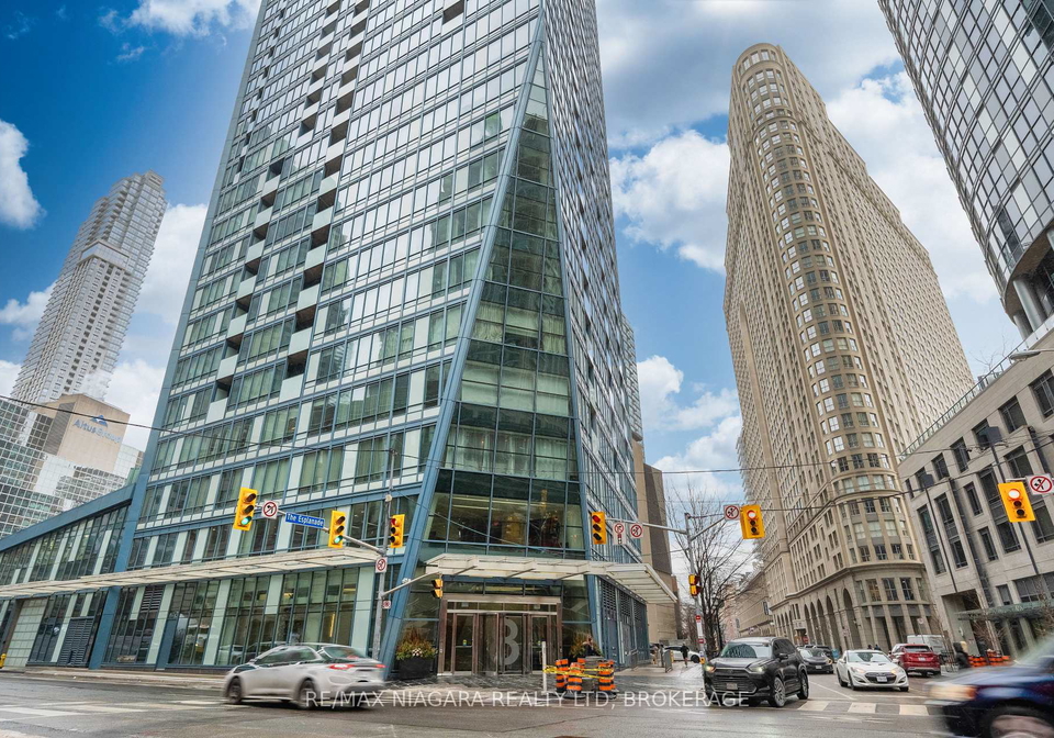8-the-esplanade-street-toronto-ontario-c12670160