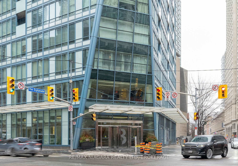 8-the-esplanade-street-toronto-ontario-c12670160