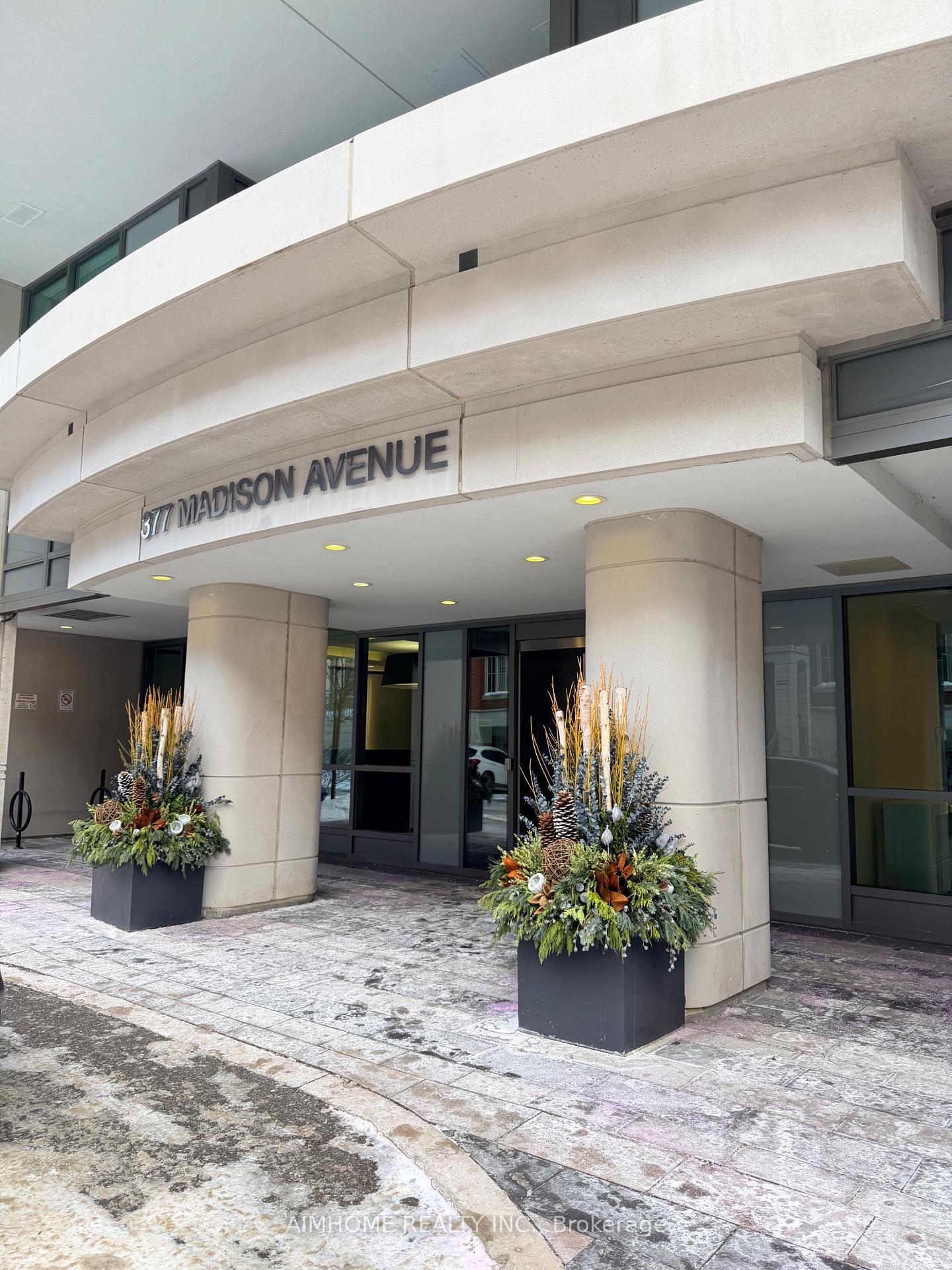 377-madison-avenue-toronto-ontario-c12670318