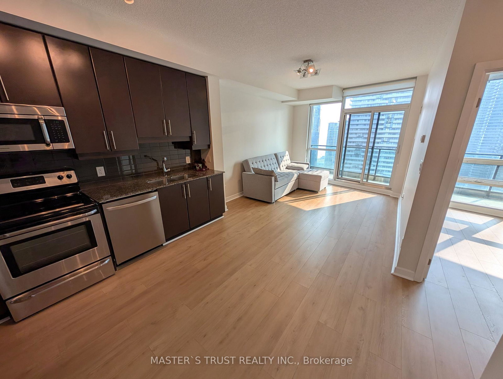 33-bay-street-toronto-ontario-c12670582