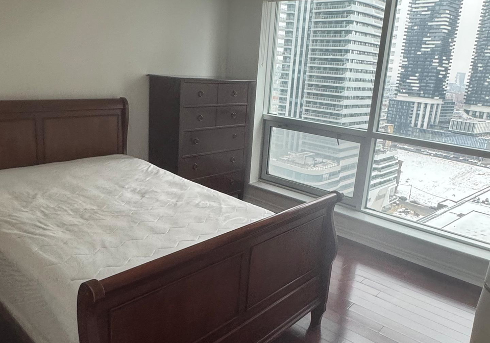 10-yonge-street-toronto-ontario-c12670932