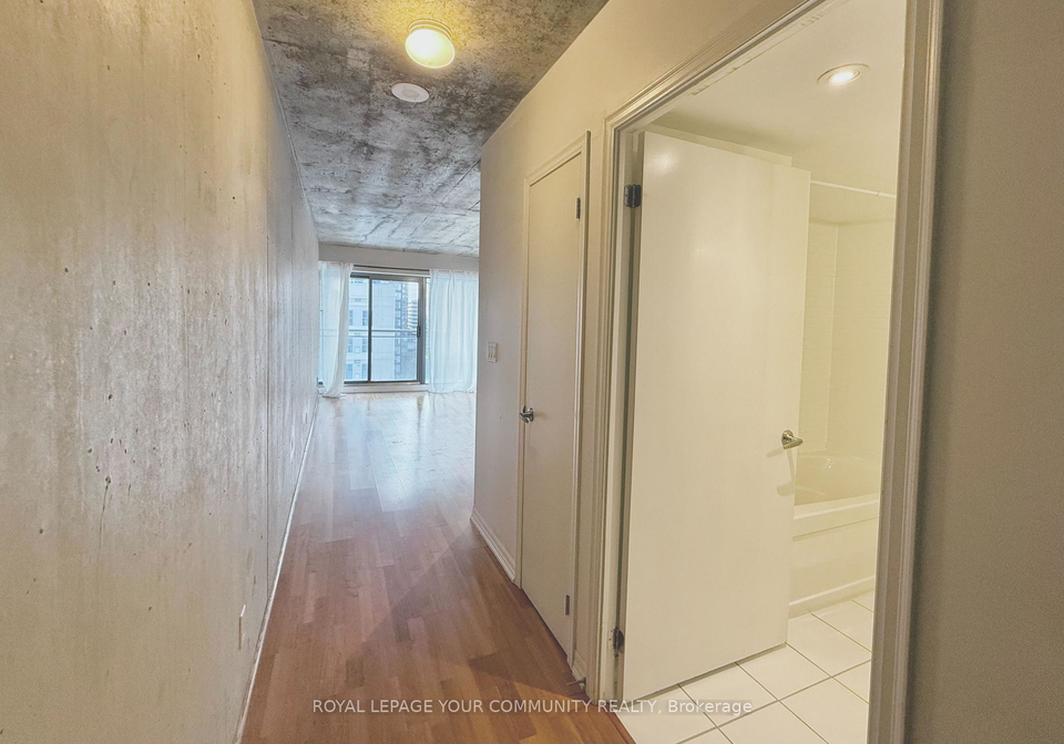 22-wellesley-street-toronto-ontario-c12674444