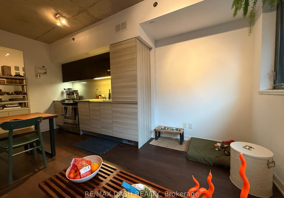 8-gladstone-avenue-toronto-ontario-c12674760