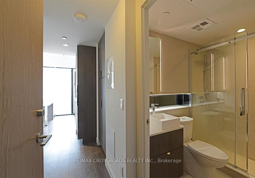 215-queen-street-w-toronto-ontario-c12675020