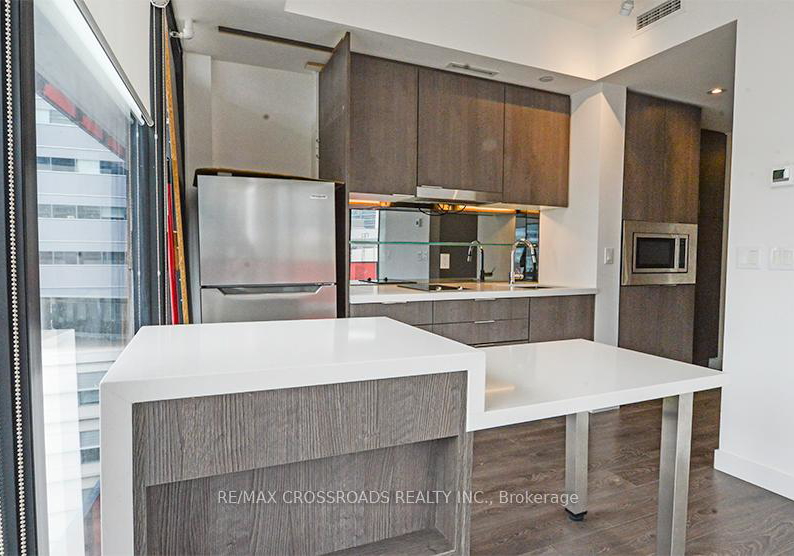 215-queen-street-w-toronto-ontario-c12675020