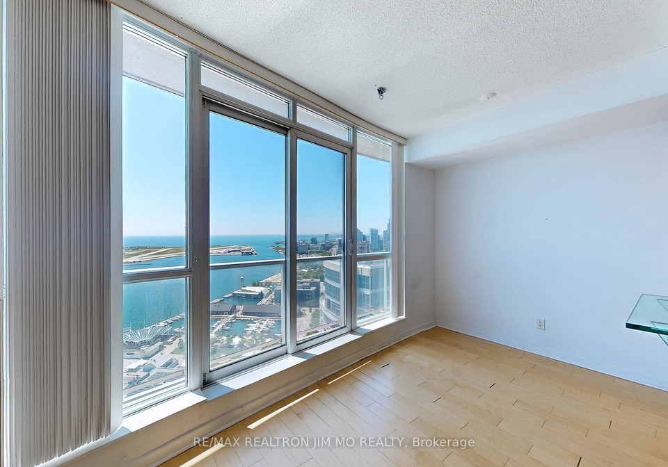 208-queens-quay-w-toronto-ontario-c12675954
