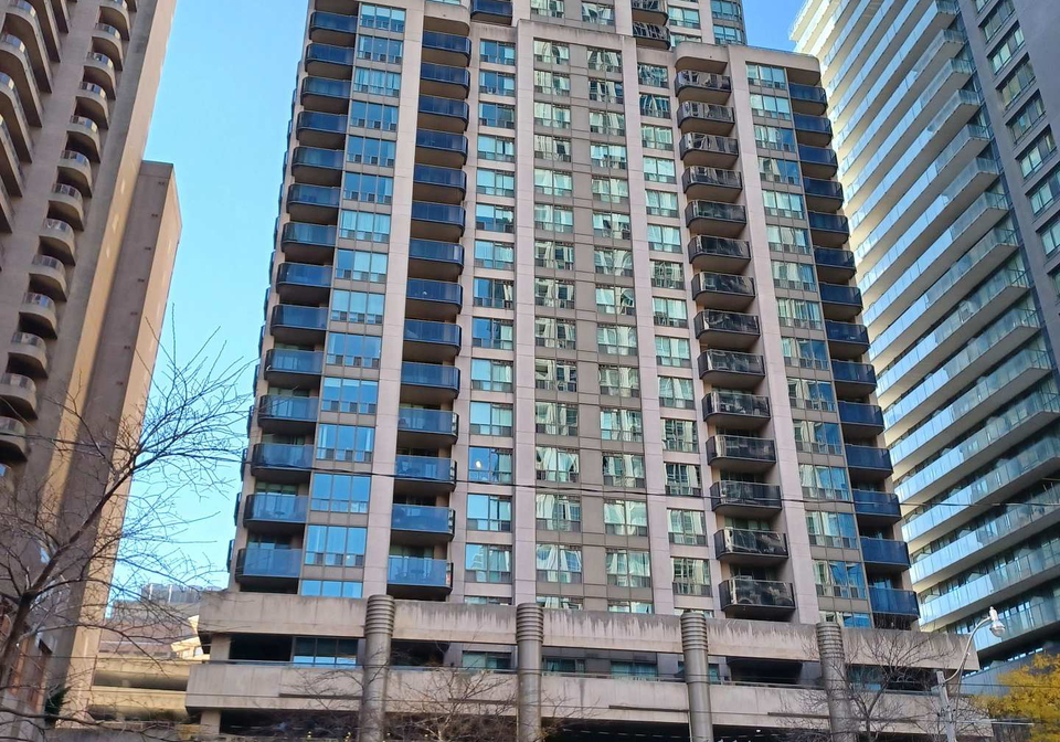 750-bay-street-toronto-ontario-c12676374