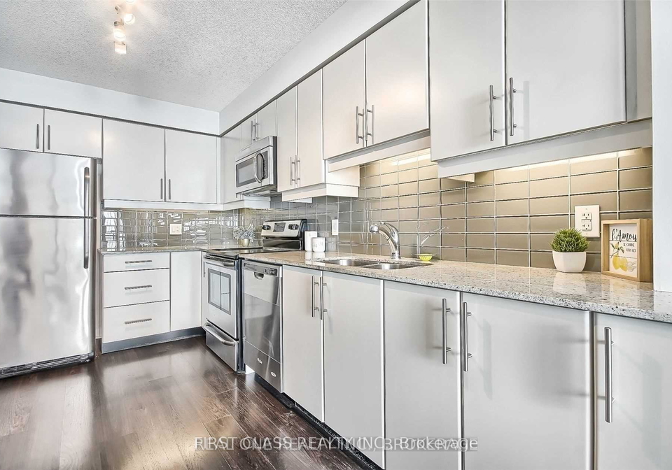 33-bay-street-toronto-ontario-c12676378