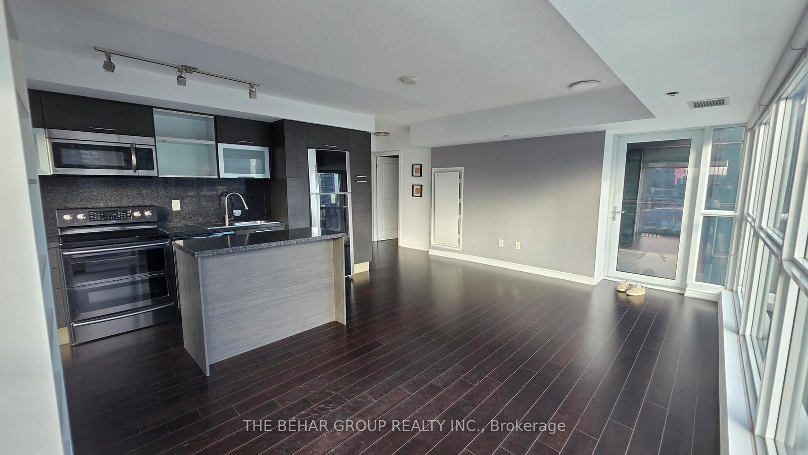 386-yonge-street-toronto-ontario-c12676810