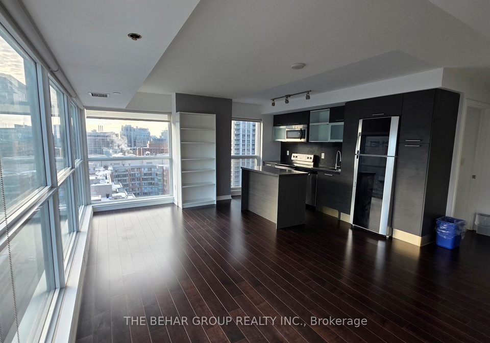386-yonge-street-toronto-ontario-c12676810
