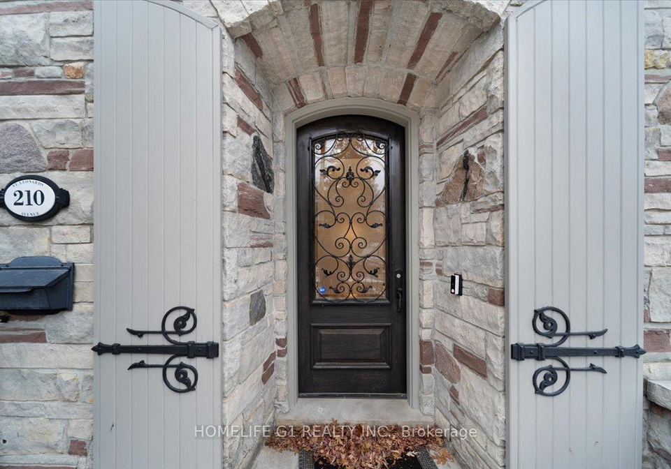 210-st-leonards-avenue-north-york-ontario-c12677944