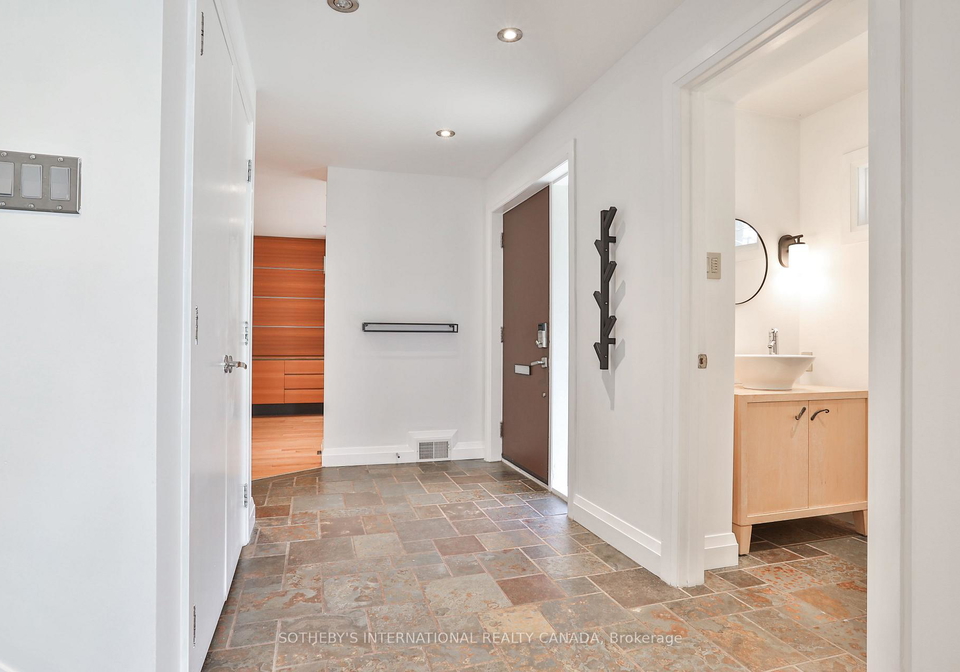 46-sandringham-drive-toronto-ontario-c12678264