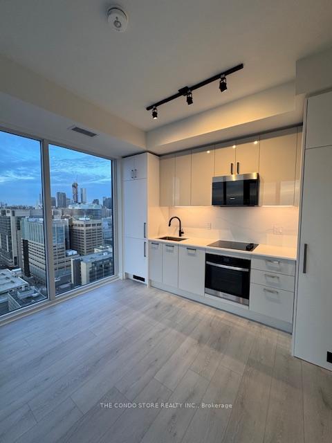 280-dundas-street-w-toronto-ontario-c12679158