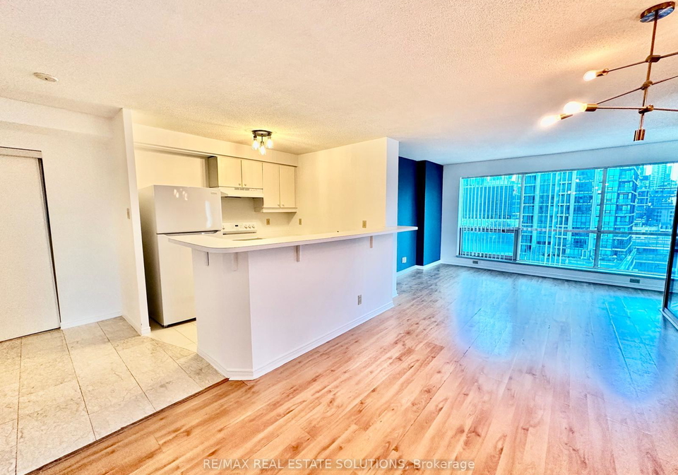 10-yonge-street-toronto-ontario-c12679836